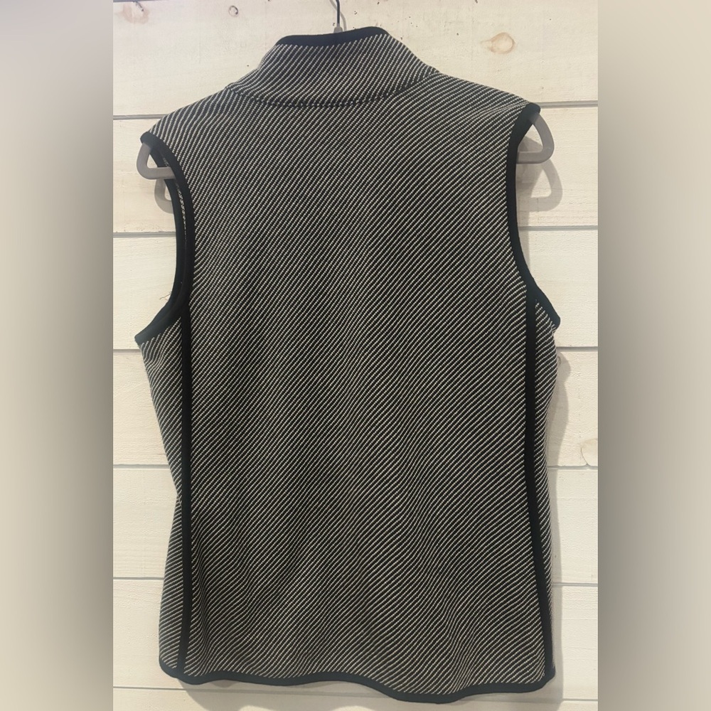 T by Talbots Sweater Vest
Black/White Sleeveless Knit
Womens Medium Petite - Picture 6 of 11